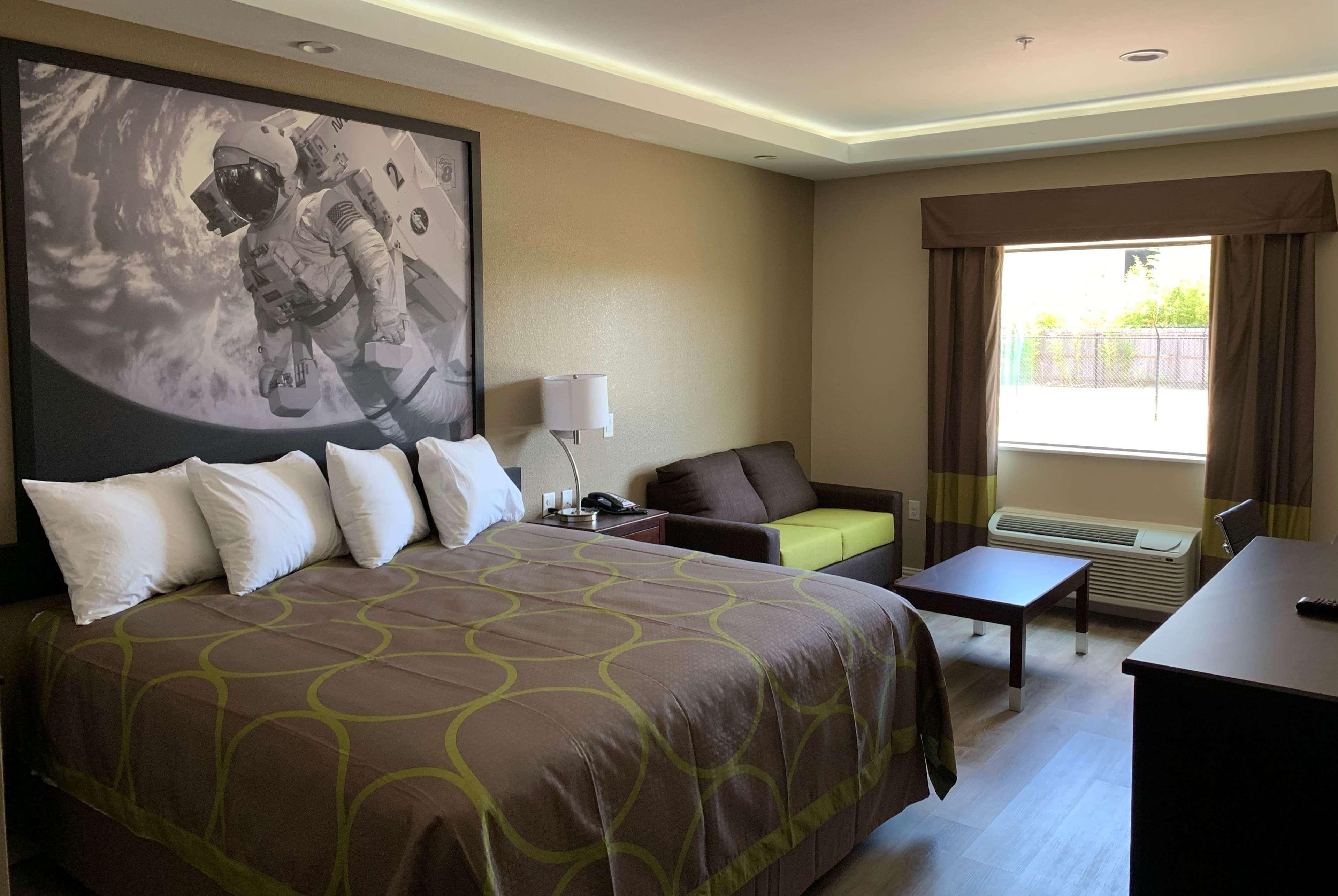 Super 8 By Wyndham Kingwood Houston North Hotel 3*