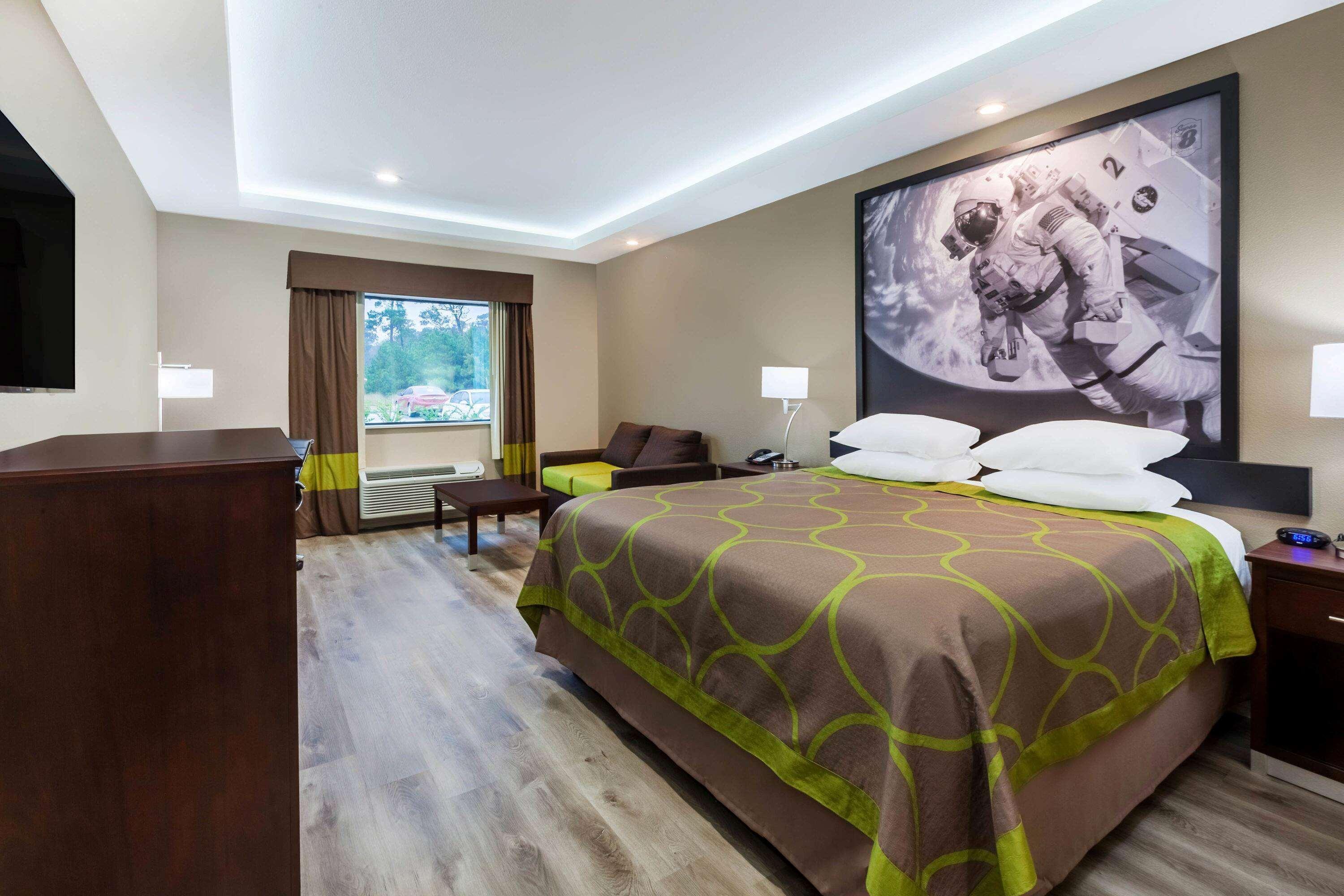 Super 8 By Wyndham Kingwood Houston North Hotel 3*