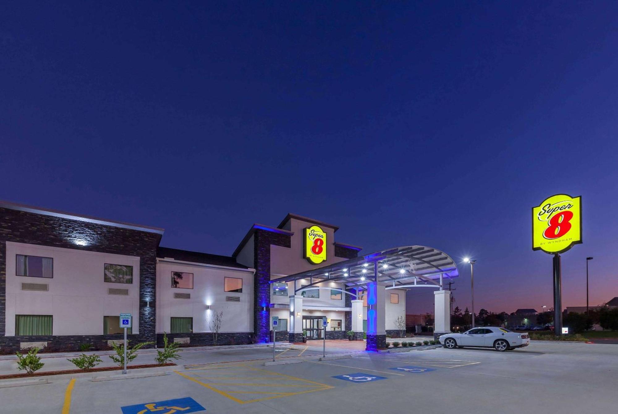 Super 8 By Wyndham Kingwood Houston North Hotel