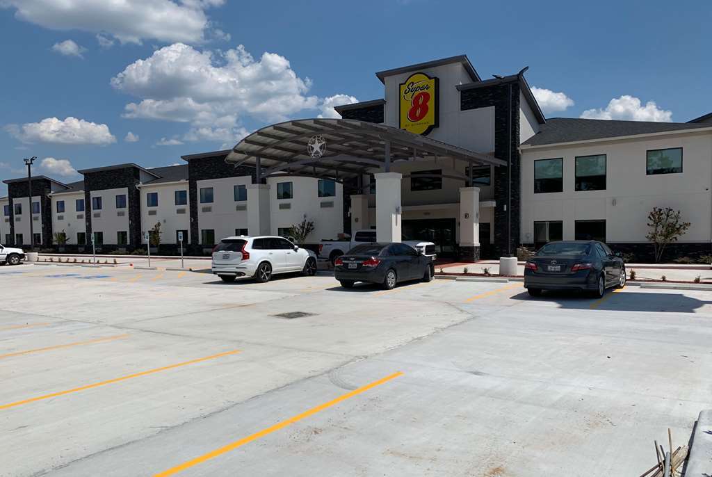 Super 8 By Wyndham Kingwood Houston North